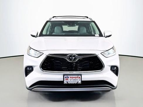 New 2026 Toyota Highlander Platinum image 11