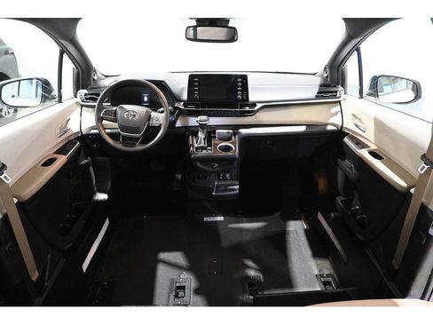 Used 2023 Toyota Sienna XLE w/ XLE Plus Package AWD/4WD image 21