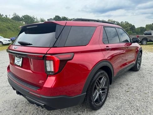 Used 2025 Ford Explorer ST AWD/4WD image 10