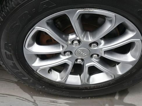 Used 2015 Jeep Grand Cherokee Limited image 29