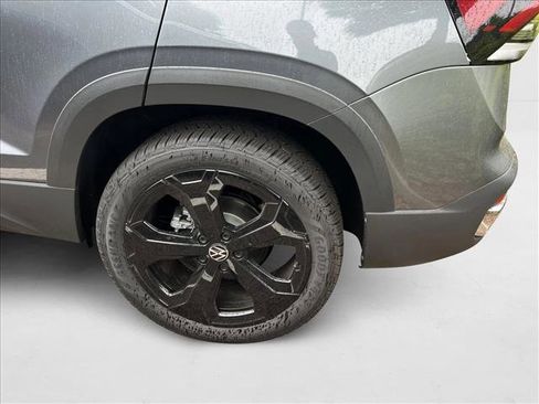 New 2025 Volkswagen Taos SEL image 12