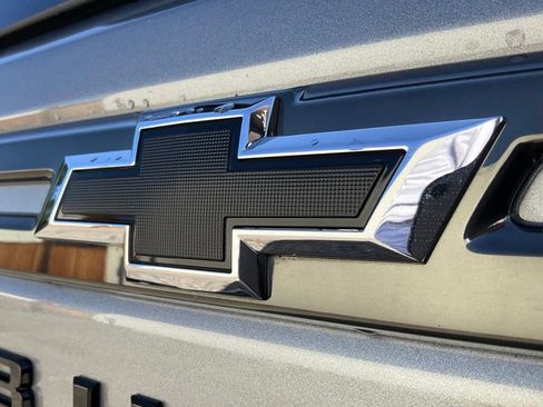 Used 2021 Chevrolet Suburban Z71 w/ Luxury Package AWD/4WD image 22