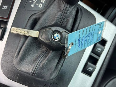 Used 2005 BMW 330i 330i image 18