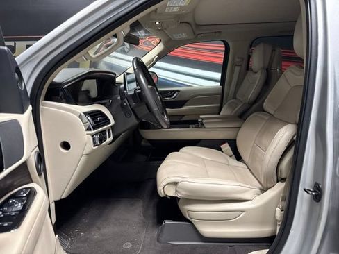 Used 2019 Lincoln Navigator Reserve AWD/4WD image 4