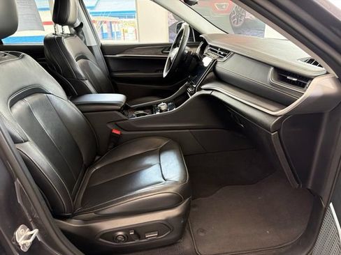 Used 2022 Jeep Grand Cherokee Limited AWD/4WD image 12