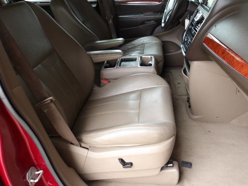Used 2013 Chrysler Town & Country Touring-L w/ Driver Convenience Group FWD image 63