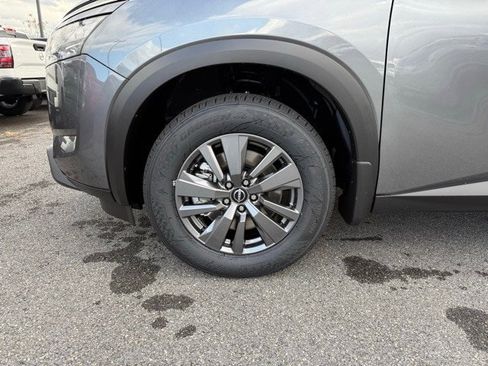 New 2025 Nissan Pathfinder SV image 9