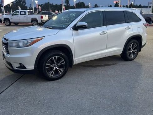 Used 2016 Toyota Highlander XLE FWD image 6