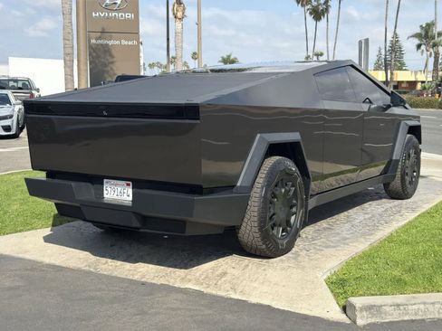 Used 2024 Tesla Cybertruck AWD Crew Cab image 6