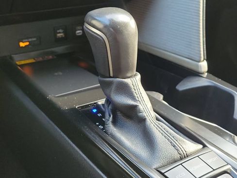 Used 2025 Toyota Camry SE w/ Convenience Package FWD image 33