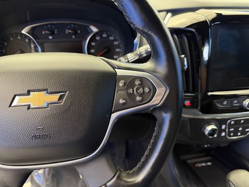 Used 2023 Chevrolet Traverse LT FWD image 17