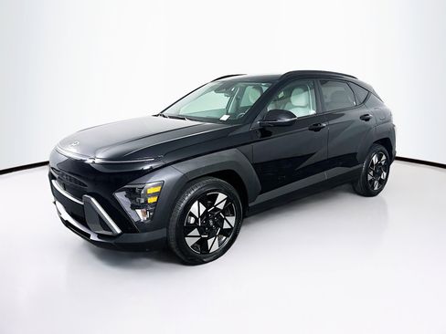 Used 2025 Hyundai Kona SEL image 3