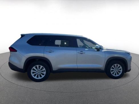 Used 2024 Toyota Grand Highlander AWD image 16