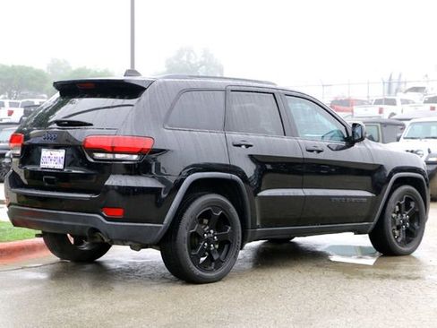 Used 2019 Jeep Grand Cherokee Laredo RWD image 5