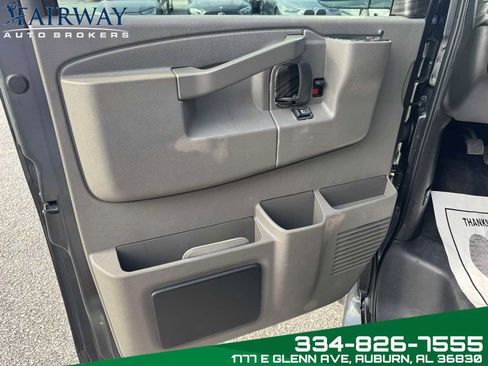 Used 2018 Chevrolet Express 2500 image 31