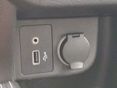 Used 2020 Nissan Kicks SR FWD image 23