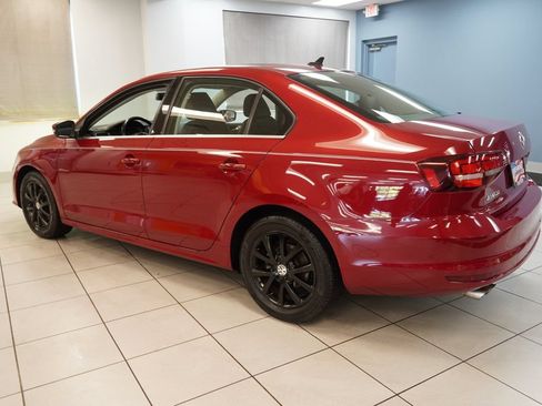 Used 2017 Volkswagen Jetta SE FWD image 8