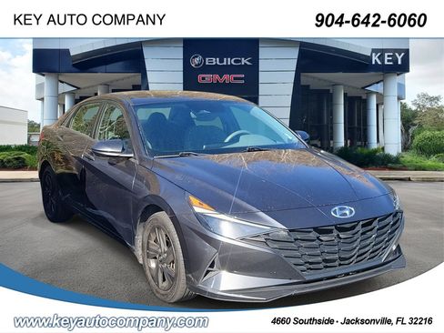 Used 2022 Hyundai Elantra SEL image 1