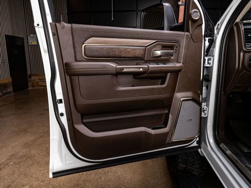 Used 2025 RAM 3500 Longhorn image 36