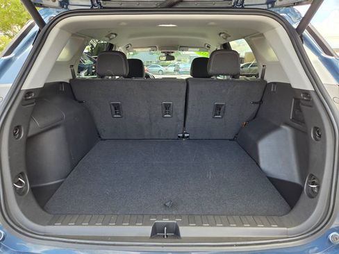 Used 2024 GMC Terrain SLE w/ Driver Convenience Package FWD image 9