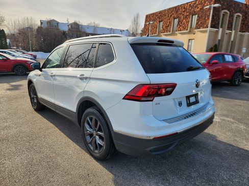 Certified 2022 Volkswagen Tiguan SE image 3