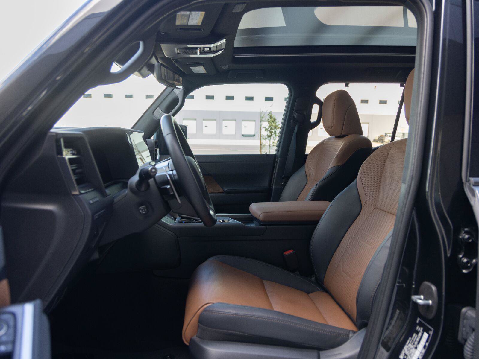 Used 2025 Lexus GX 550 w/ Accessory Package (2T) AWD/4WD image 4