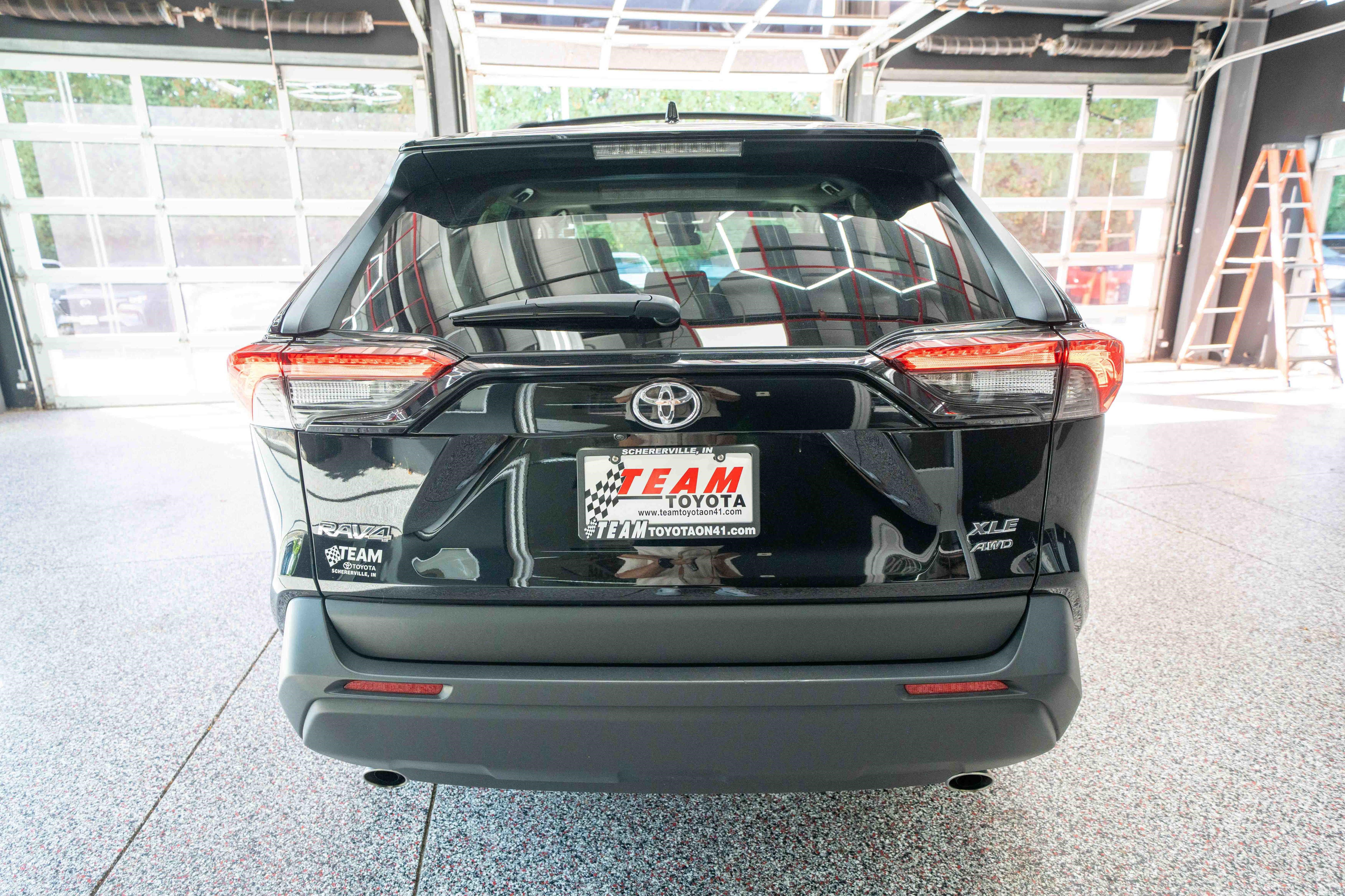 Used 2025 Toyota RAV4 XLE w/ Convenience Package AWD/4WD image 4