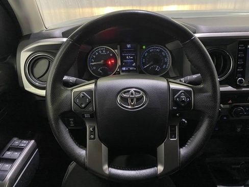 Used 2022 Toyota Tacoma SR5 w/ Trail Edition image 17