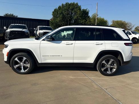 Used 2024 Jeep Grand Cherokee Limited w/ Luxury Tech Group II AWD/4WD image 4