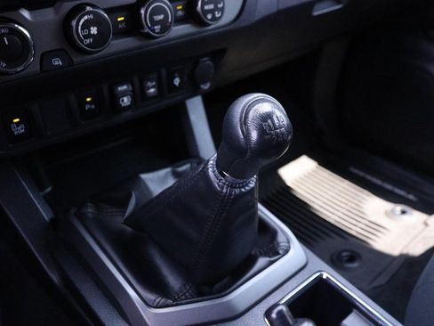 Used 2019 Toyota Tacoma TRD Sport w/ Technology Package AWD/4WD image 19