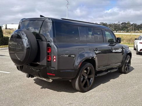 Used 2025 Land Rover Defender 130 X-Dynamic SE AWD/4WD image 6