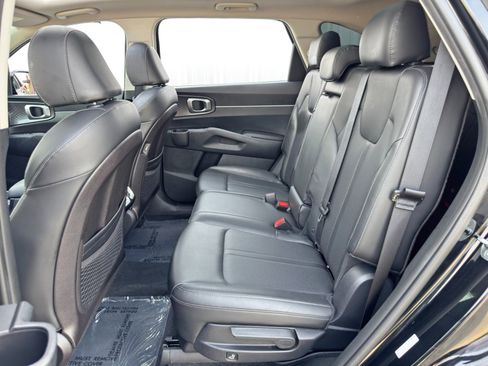 Used 2022 Kia Sorento S w/ Panoramic Sunroof Package image 40