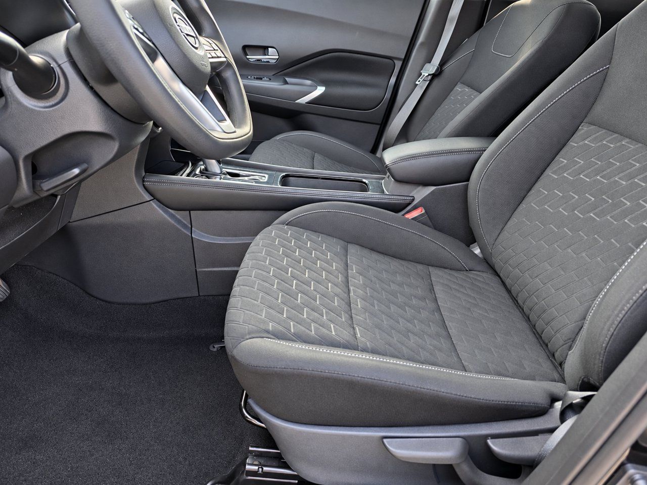 Used 2023 Nissan Kicks SV FWD image 16