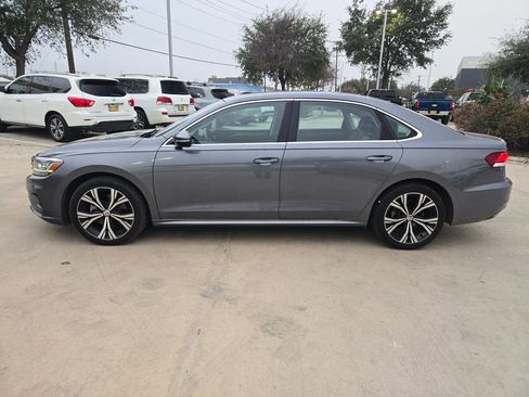 Used 2022 Volkswagen Passat 2.0T SE image 6