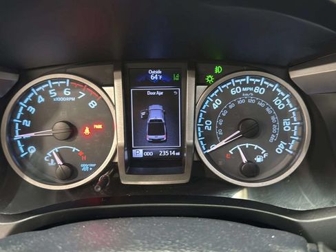 Used 2019 Toyota Tacoma SR5 AWD/4WD image 24