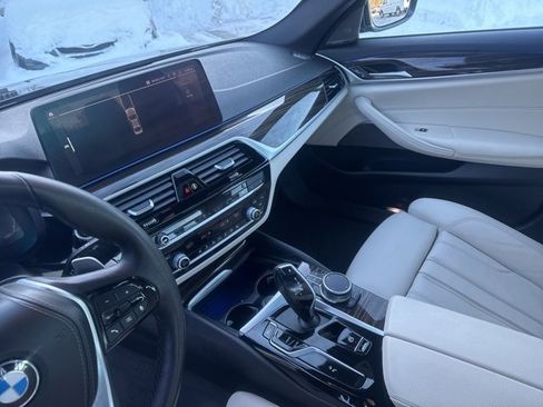 Used 2022 BMW 540i xDrive w/ Premium Package image 13