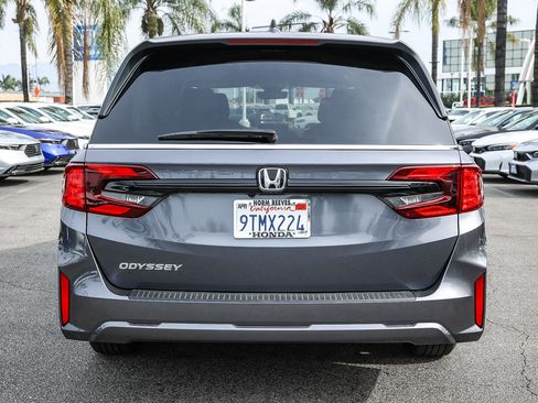 Certified 2025 Honda Odyssey EX-L image 6