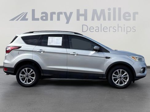 Used 2018 Ford Escape SE FWD image 7