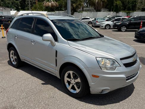Used 2013 Chevrolet Captiva Sport LT FWD image 2