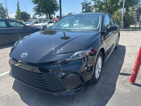 Used 2025 Toyota Camry LE w/ Convenience Package FWD image 2