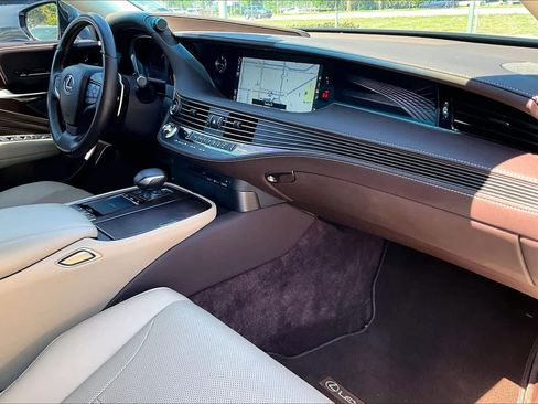 Used 2020 Lexus LS 500 w/ Accessory Package (Z2) RWD image 19