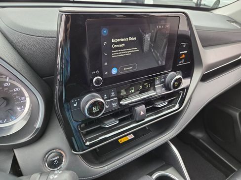 Certified 2023 Toyota Highlander XLE image 23