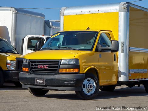 Used 2019 GMC Savana 3500 Extended w/ Driver Convenience Package RWD image 2