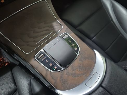 Used 2020 Mercedes-Benz GLC 300 4MATIC image 25