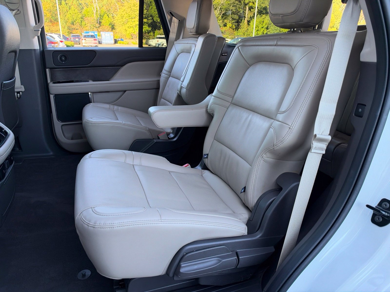 Used 2024 Lincoln Navigator Premiere AWD/4WD image 32