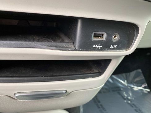 Used 2019 Chrysler Pacifica Touring-L FWD image 13