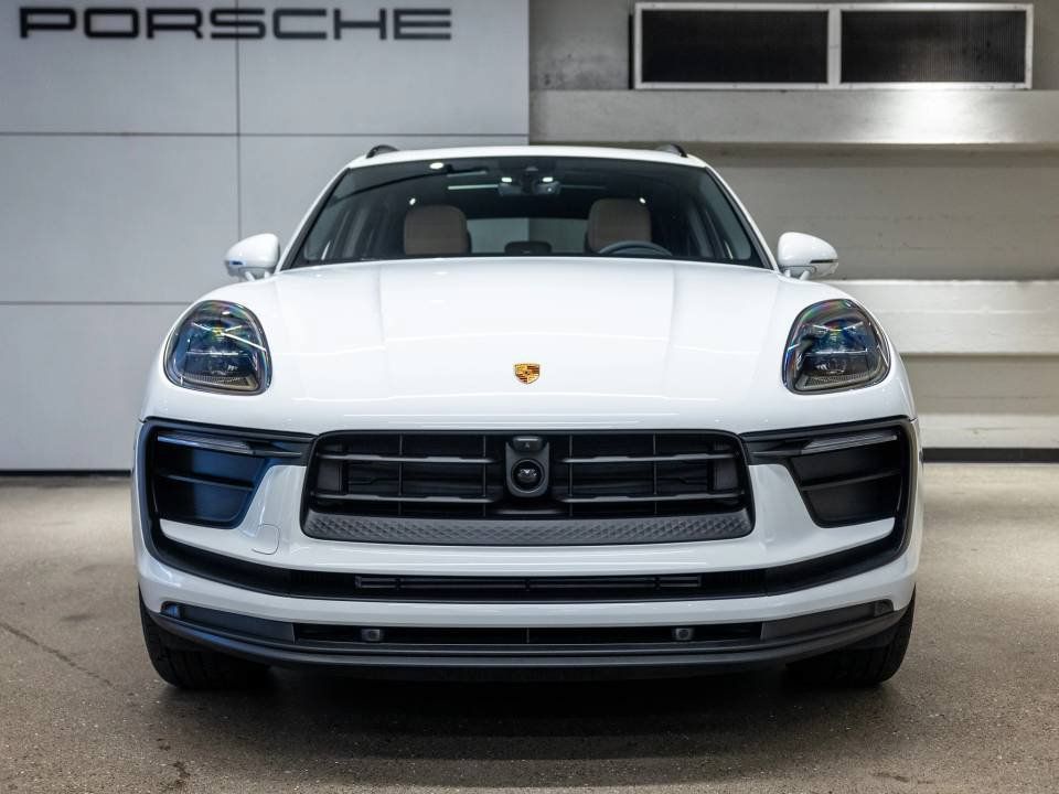 Certified 2026 Porsche Macan AWD/4WD image 11