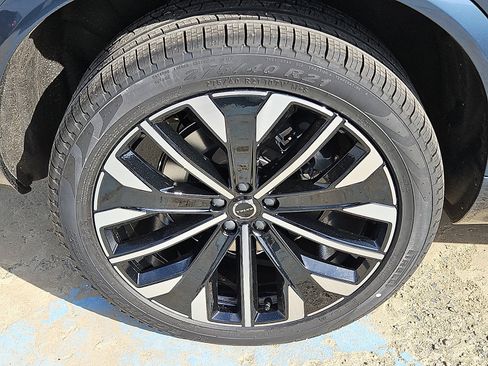 New 2026 Volvo XC90 T8 Plus w/ Protection Package Premier AWD/4WD image 7