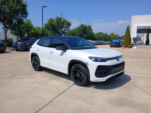 New 2026 Volkswagen Tiguan SE R-Line FWD image 1