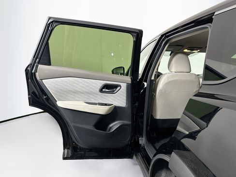 Used 2023 Nissan Rogue SV FWD image 25
